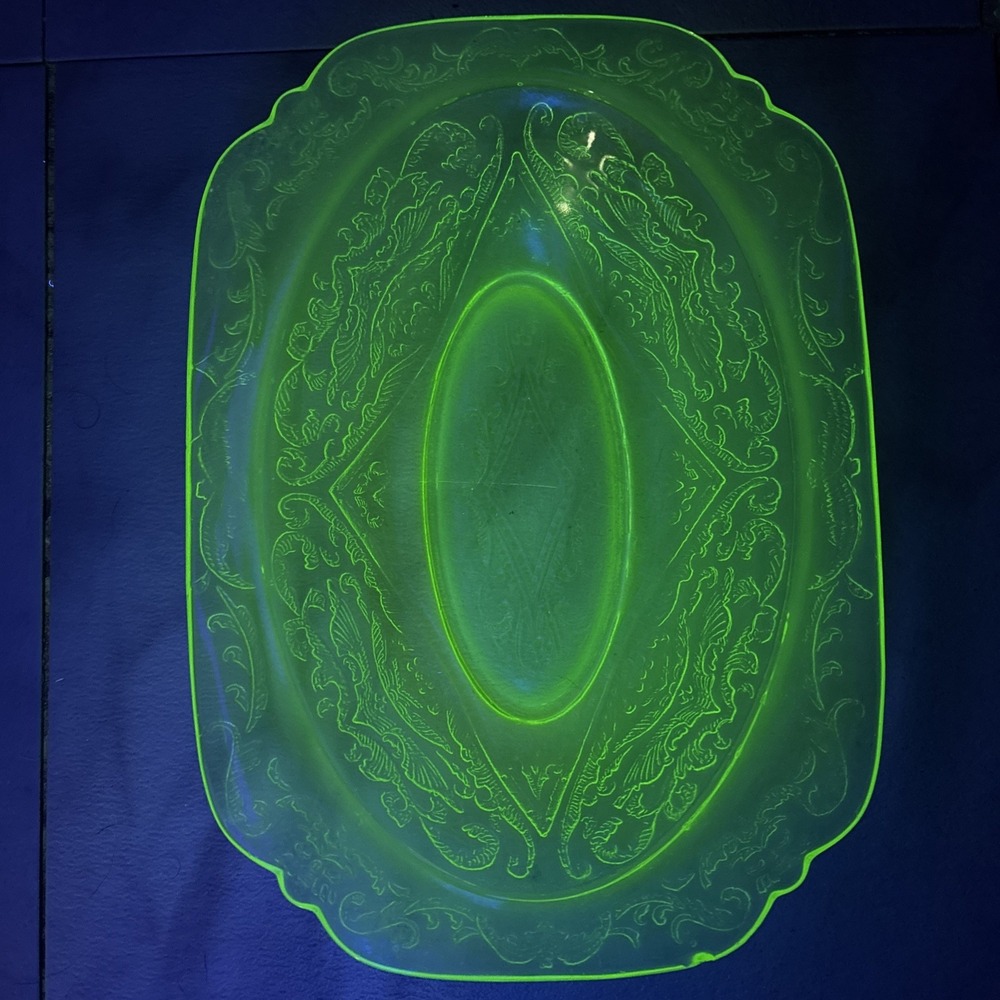 Vtg Federal Glass Company Madrid Pattern Glass Oval Bowl Uranium Glow Up
